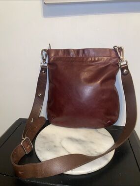 M0851 crossbody leather bag